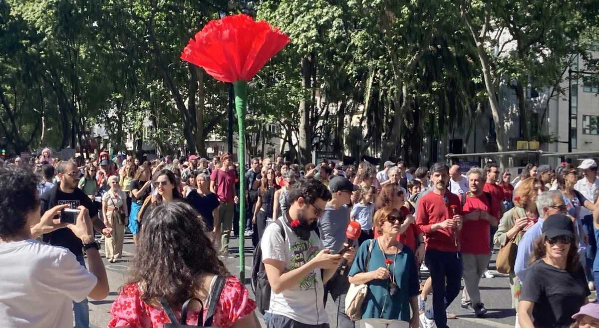 A língua portuguesa e o desfile<br>na Avenida da Liberdade